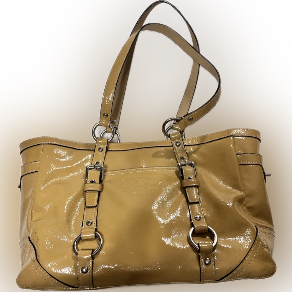 Sold!!
Great every day patent leather Coach purse